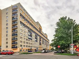 Pronájem garážového stání, Praha - Troja, Hnězdenská, 15 m2