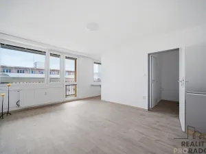 Pronájem bytu 1+kk, Pardubice, Palackého třída, 32 m2