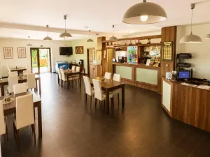 Pronájem restaurace, Bitozeves, 824 m2
