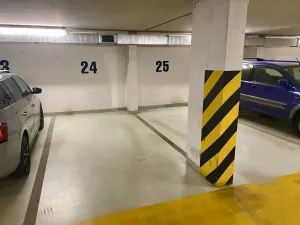 Pronájem garážového stání, Praha - Břevnov, Slavníkova, 12 m2
