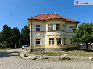 Pronájem kanceláře, Veltrusy, nám. A. Dvořáka, 24 m2