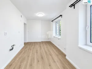 Prodej bytu 1+kk, Praha - Hrdlořezy, Českobrodská, 24 m2
