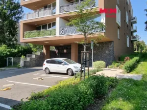 Prodej garážového stání, Praha, V jehličí, 12 m2