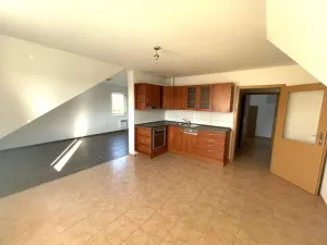Pronájem bytu 1+kk, Malšice, náměstí V. Háka, 55 m2