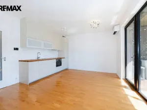 Pronájem bytu 1+kk, Praha - Libeň, Smrčkova, 32 m2