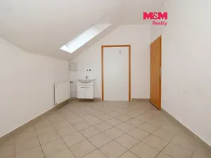 Pronájem obchodního prostoru, Chlumec nad Cidlinou - Chlumec nad Cidlinou IV, Kozelkova, 14 m2