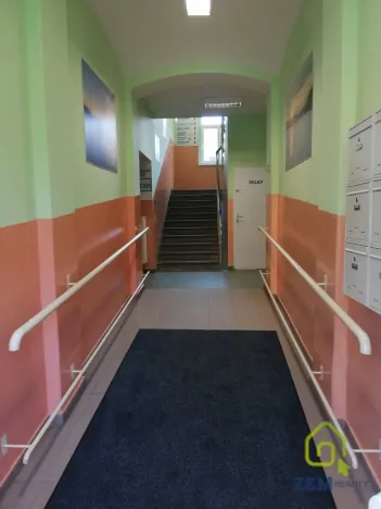 Pronájem obchodního prostoru, Sokolov, nábřeží Petra Bezruče, 26 m2