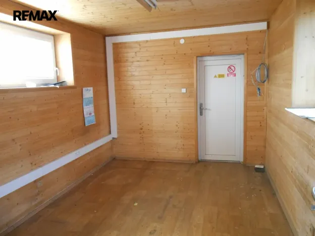 Pronájem výrobních prostor, Měnín, 1030 m2