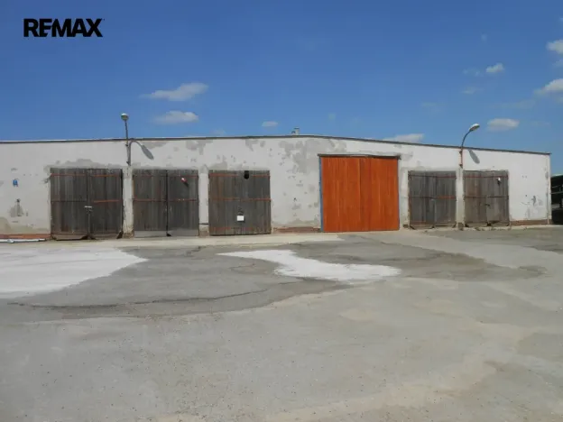 Pronájem výrobních prostor, Měnín, 1030 m2