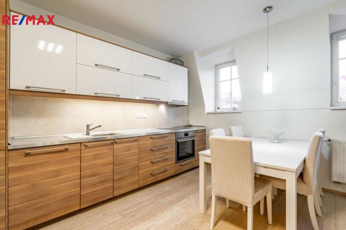 Prodej činžovního domu, Karlovy Vary, Bulharská, 635 m2