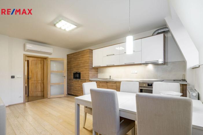 Prodej činžovního domu, Karlovy Vary, Bulharská, 635 m2