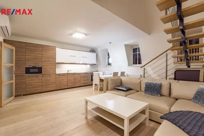 Prodej činžovního domu, Karlovy Vary, Bulharská, 635 m2