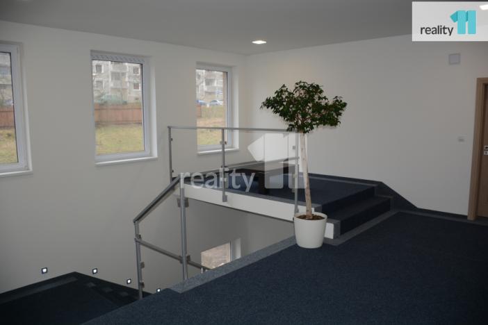 Pronájem kanceláře, Ostrov, Vančurova, 101 m2