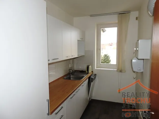 Pronájem kanceláře, Hradec Králové, Ulrichovo náměstí, 1 m2