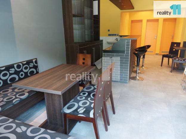 Prodej komerční nemovitosti, Karlovy Vary - Dvory, Chebská, 34 m2