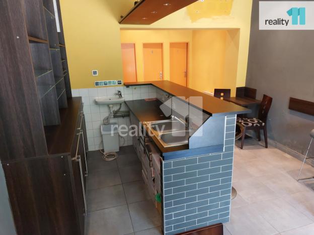 Prodej komerční nemovitosti, Karlovy Vary - Dvory, Chebská, 34 m2