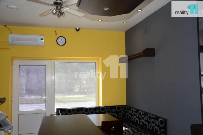 Prodej komerční nemovitosti, Karlovy Vary - Dvory, Chebská, 34 m2