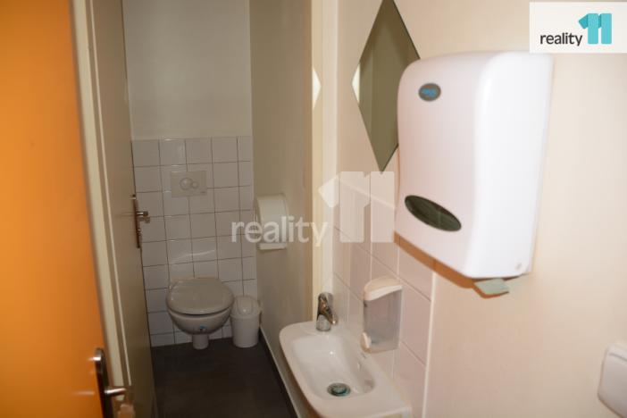 Prodej komerční nemovitosti, Karlovy Vary - Dvory, Chebská, 34 m2