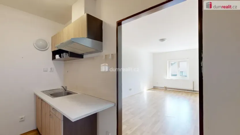 Pronájem bytu 1+1, Opava - Komárov, Podvihovská, 37 m2