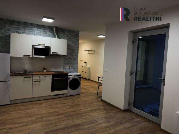 Pronájem bytu 1+kk, Zlín, Lorencova, 40 m2