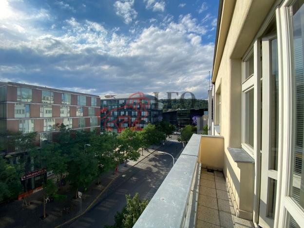 Pronájem bytu 1+kk, Praha - Smíchov, Stroupežnického, 36 m2