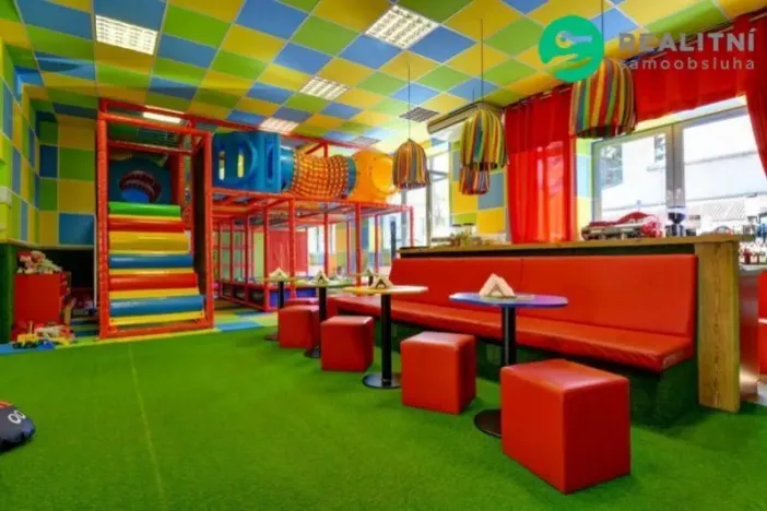 Prodej obchodního prostoru, Šumperk, Dr. E. Beneše, 1100 m2