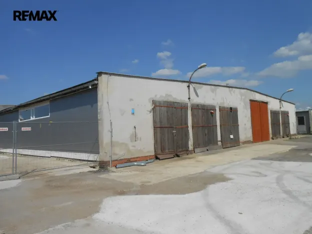 Pronájem výrobních prostor, Měnín, 2100 m2