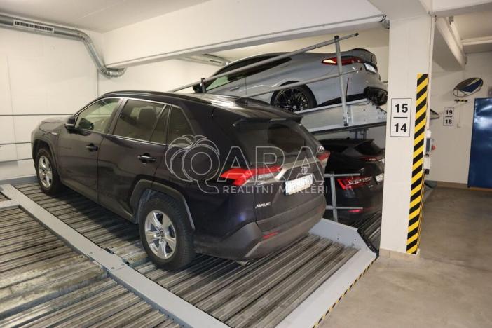 Pronájem garážového stání, Praha - Nové Město, Štěpánská, 18 m2