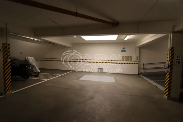 Pronájem garážového stání, Praha - Nové Město, Štěpánská, 18 m2