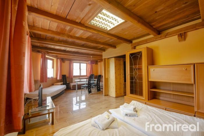 Prodej restaurace, Šatov, 1593 m2