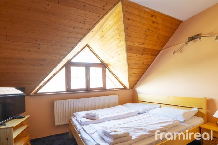 Prodej restaurace, Šatov, 1593 m2