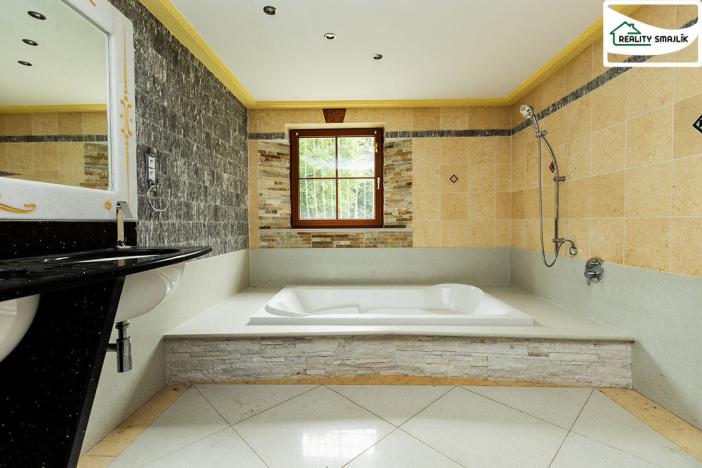 Prodej rodinného domu, Plesná, Sokolská, 1839 m2