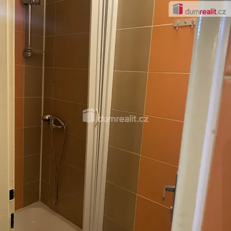 Pronájem bytu 1+kk, Praha - Kobylisy, Zenklova, 15 m2