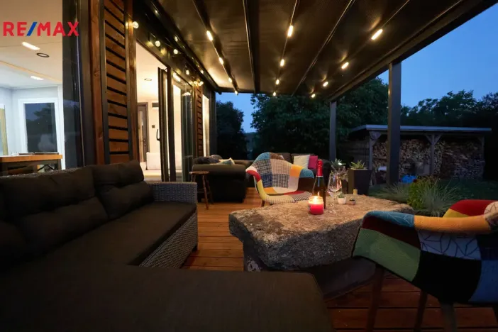 Prodej atypického bytu, Ostrov, Karlovarská, 39 m2