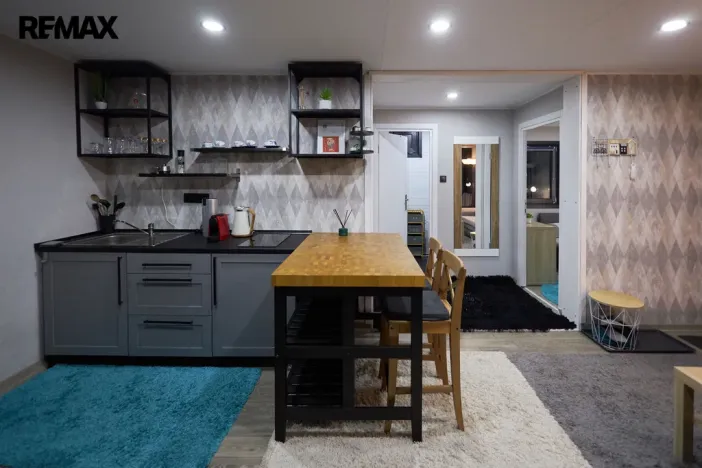 Prodej atypického bytu, Ostrov, Karlovarská, 39 m2