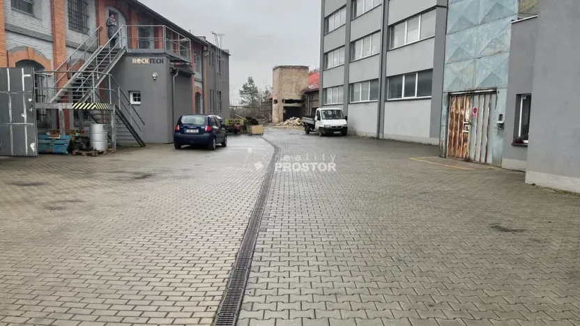 Pronájem skladu, Králův Dvůr, Tovární, 1000 m2