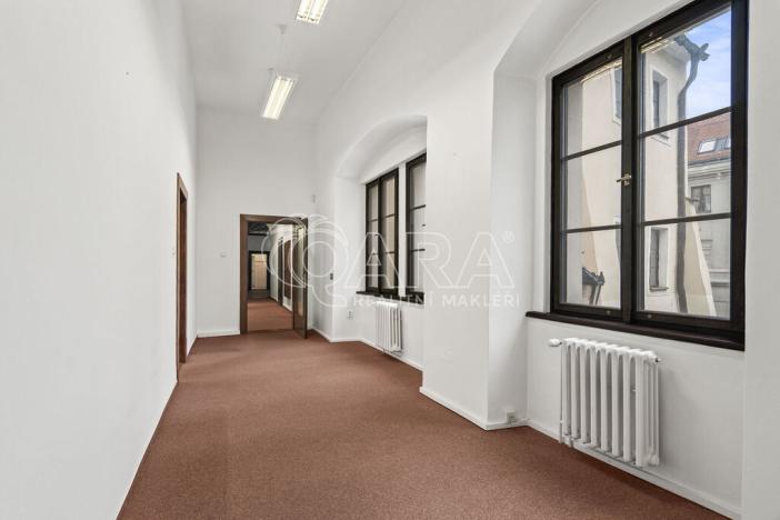 Pronájem kanceláře, Praha - Staré Město, Konviktská, 371 m2