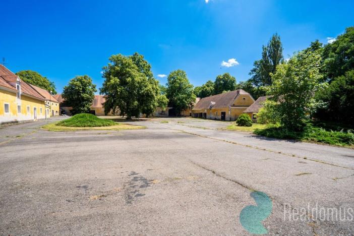 Prodej zemědělského objektu, Králova Lhota - Laziště, 2300 m2