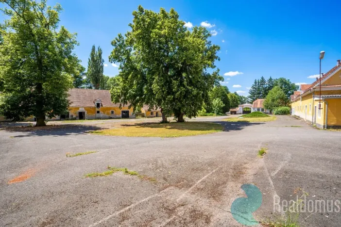 Prodej zemědělského objektu, Králova Lhota - Laziště, 2300 m2