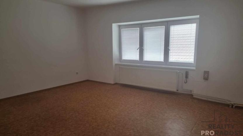 Pronájem obchodního prostoru, Moravský Krumlov, Dr. Odstrčila, 27 m2