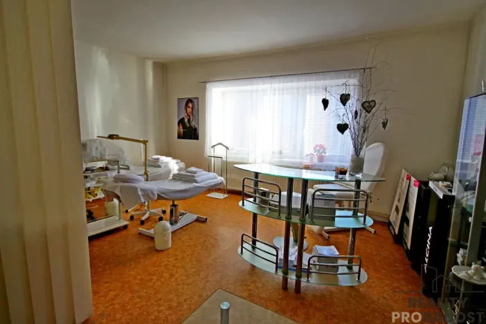 Pronájem obchodního prostoru, Moravský Krumlov, Dr. Odstrčila, 27 m2