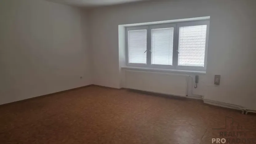 Pronájem obchodního prostoru, Moravský Krumlov, Dr. Odstrčila, 27 m2