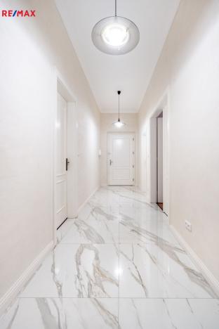 Prodej bytu 3+1, Karlovy Vary, Mariánskolázeňská, 119 m2