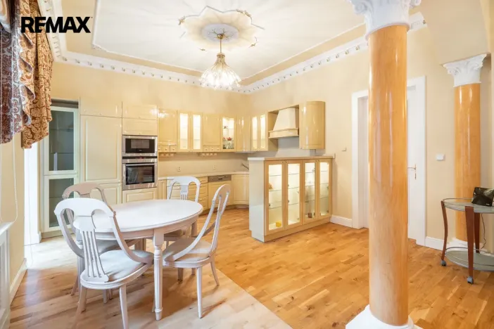 Prodej bytu 2+kk, Karlovy Vary, Mariánskolázeňská, 63 m2
