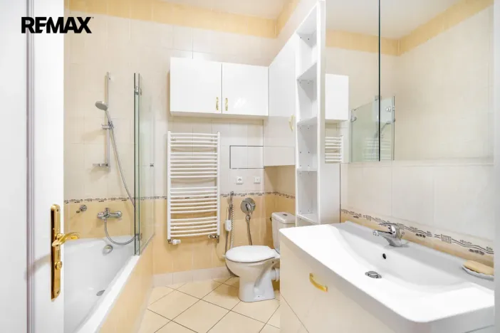 Prodej bytu 2+kk, Karlovy Vary, Mariánskolázeňská, 63 m2