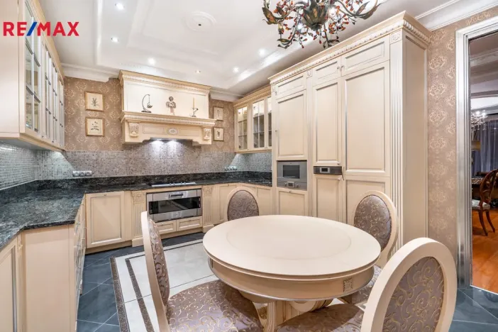 Prodej bytu 5+1, Karlovy Vary, U Imperiálu, 253 m2