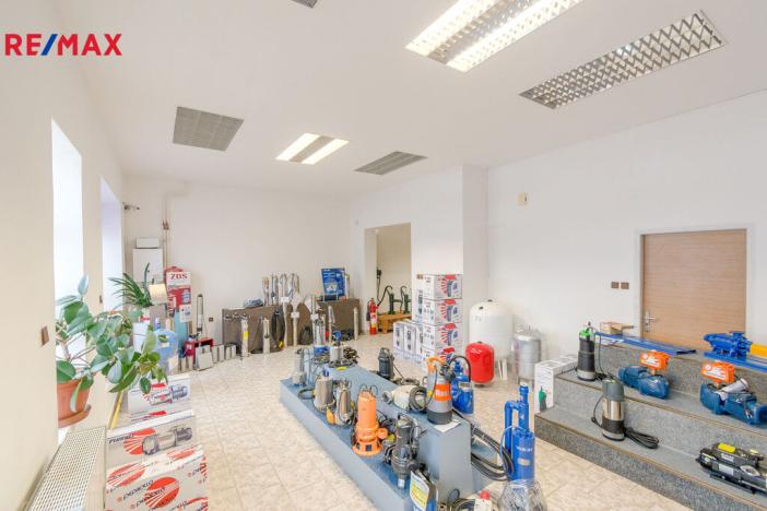 Pronájem obchodního prostoru, Hradec Králové - Kukleny, Pražská třída, 196 m2