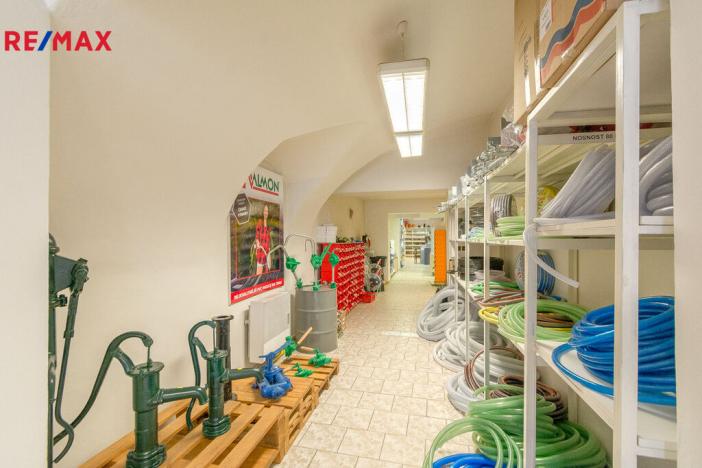 Pronájem obchodního prostoru, Hradec Králové - Kukleny, Pražská třída, 196 m2