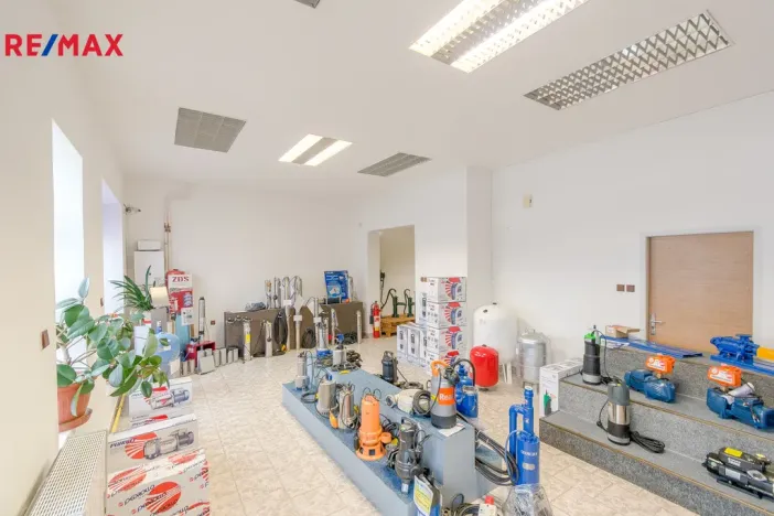 Pronájem obchodního prostoru, Hradec Králové - Kukleny, Pražská třída, 196 m2