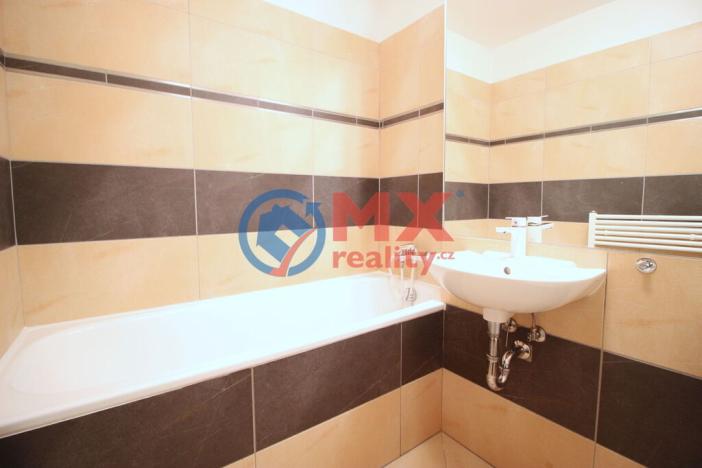 Pronájem bytu 1+kk, Praha - Vysočany, Skloněná, 51 m2